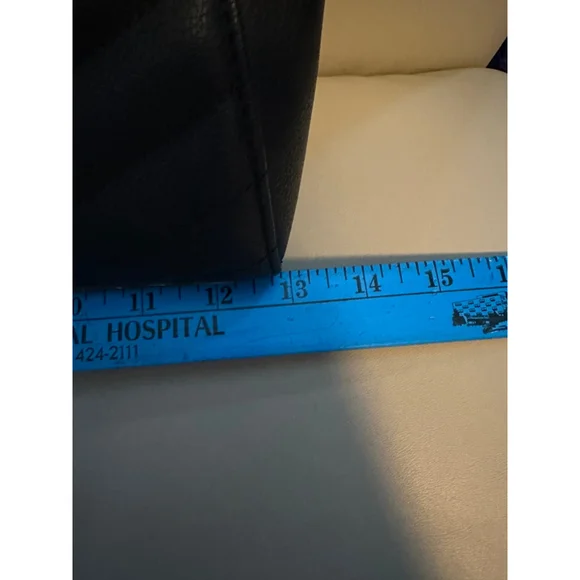 Anne Klein Black Chevron Shoulder Bag Gold Chain Lion Emblem - Picture 4 of 14